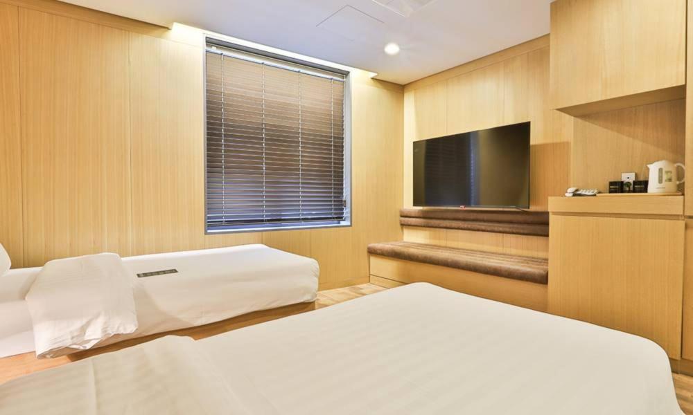 Jongro Makers X Pretty Hotel Seoul Exterior photo